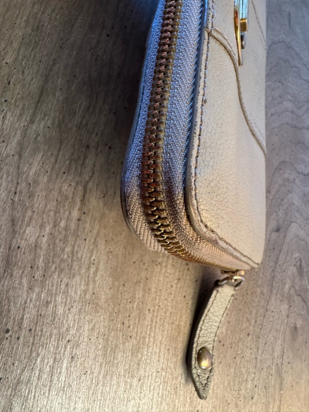 Burberry Cream Continental Leather Zip Wallet with Gold Plaque. - Picture 8 of 16